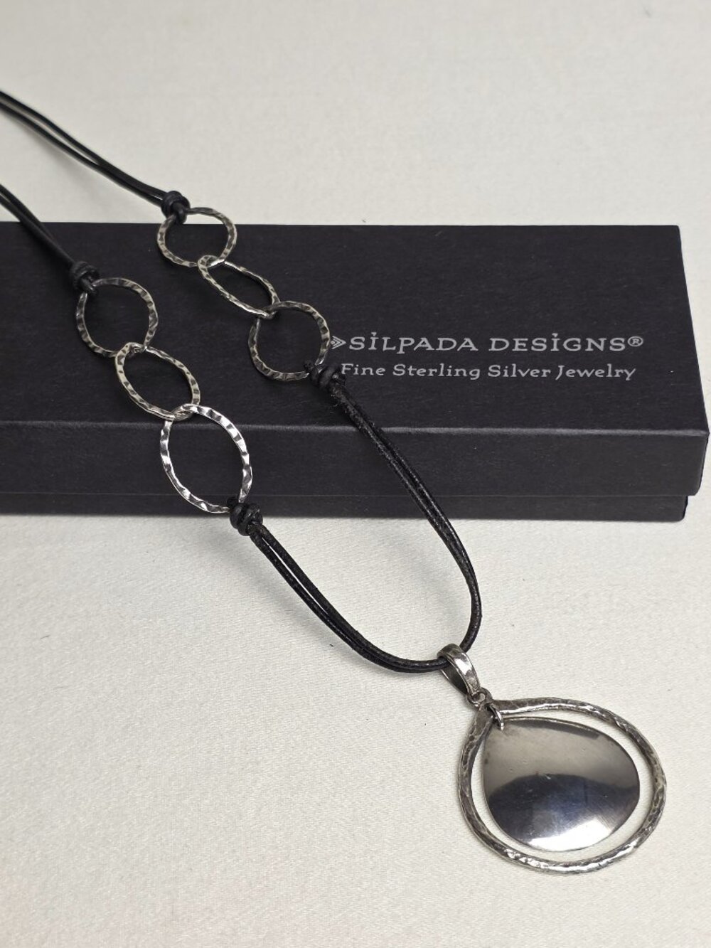Silpada N1440 Sterling Silver Hammered Teardrop Leather Necklace Vintage